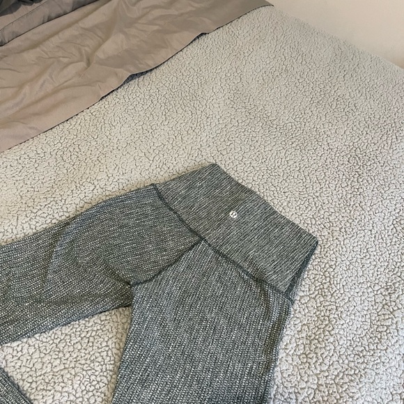 Lululemon Wunder Under Pant (Roll Down) - Picture 6 of 6